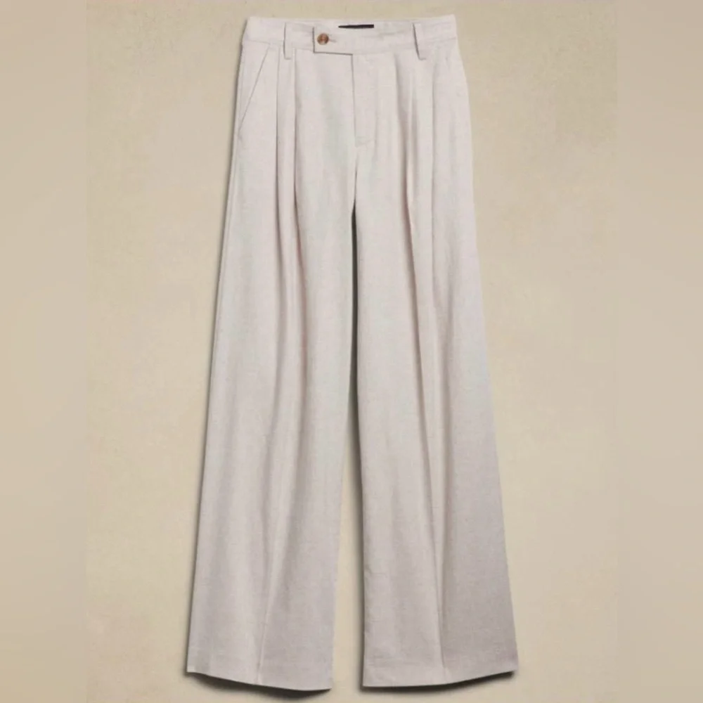 Banana Republic Factory Linen Blend Wide Leg Pleated Trouser // White
